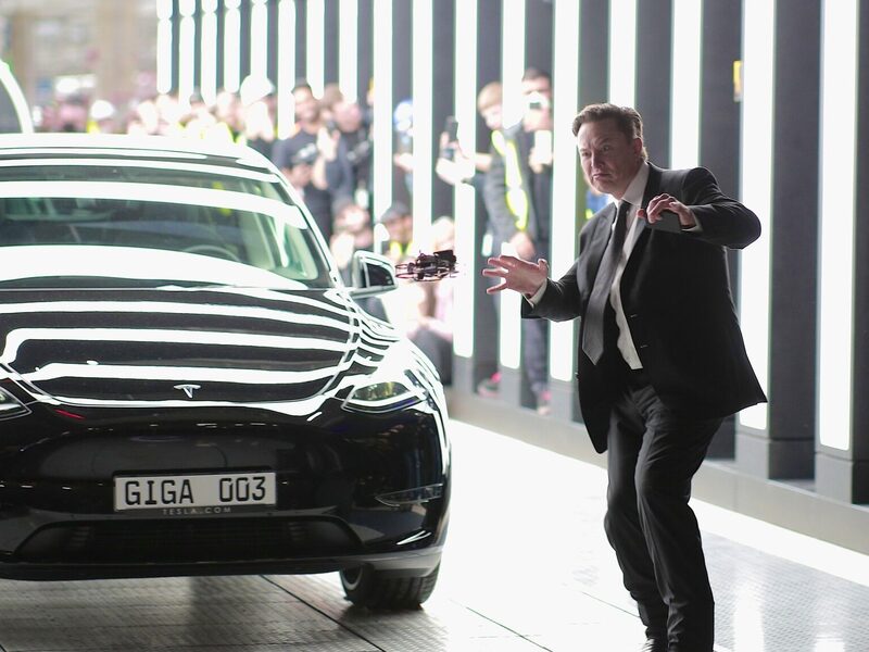 Embora Musk continue sendo o maior acionista da Tesla, ele vendeu uma parte significativa de suas ações para financiar a aquisição do Twitter. (Foto: Bloomberg) Embora Musk continue sendo o maior acionista da Tesla, ele vendeu uma parte significativa de suas ações para financiar a aquisição do Twitter. (Foto: Bloomberg)