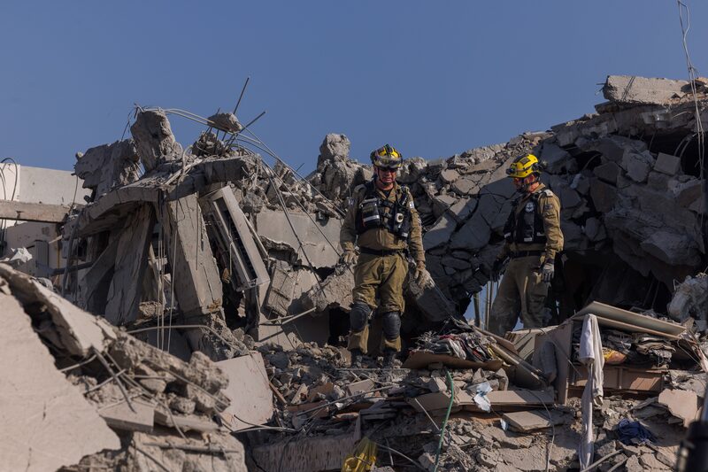 Iran Launches New Attack Wave on Israel as Conflict Widens Iran Launches New Attack Wave on Israel as Conflict Widens