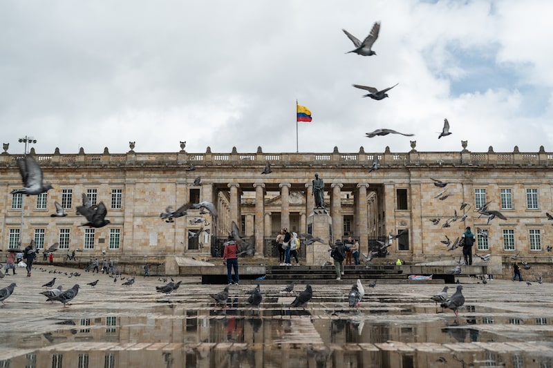 Peatones en la Plaza Bolívar de Bogotá, Colombia.
Fotógrafa: Nathalia Angarita/Bloomberg Peatones en la Plaza Bolívar de Bogotá, Colombia.
Fotógrafa: Nathalia Angarita/Bloomberg