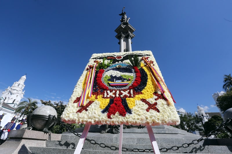 Ofrenda floral rindiendo homenaje a los héroes del 10 de Agosto, en la Plaza de la Independencia, en Quito, el 8 de agosto de 2025. Ofrenda floral rindiendo homenaje a los héroes del 10 de Agosto, en la Plaza de la Independencia, en Quito, el 8 de agosto de 2025.
