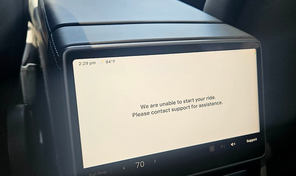 Un fallo antes de un viaje en robotaxi programado desde un concesionario de Tesla en Austin este mes. La experiencia del usuario varía mucho según el trayecto y el día. Fotógrafa: Kara Carlson/Bloomberg Un fallo antes de un viaje en robotaxi programado desde un concesionario de Tesla en Austin este mes. La experiencia del usuario varía mucho según el trayecto y el día. Fotógrafa: Kara Carlson/Bloomberg