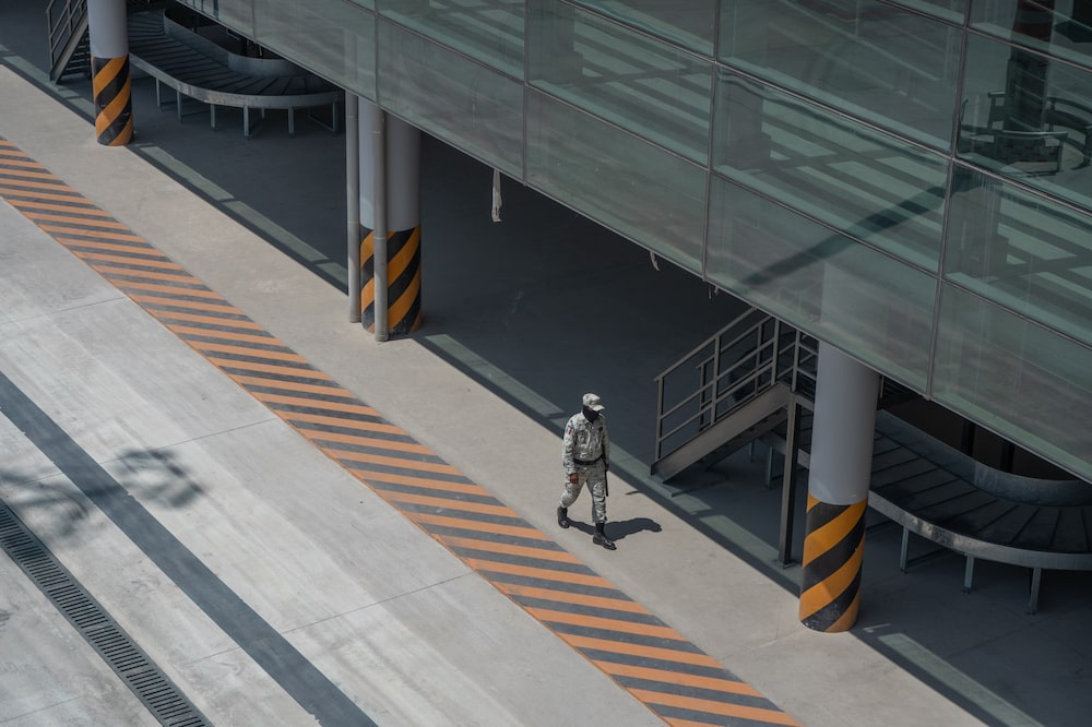 Militar mexicano camina Militar mexicano camina