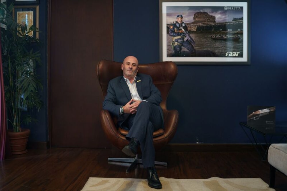 Dueño de "El mundo de las armas" Dueño de "El mundo de las armas"