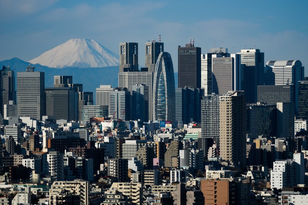 El monte Fuji se encuentra más allá de los edificios en Tokio, Japón, el viernes 11 de enero de 2019. El monte Fuji se encuentra más allá de los edificios en Tokio, Japón, el viernes 11 de enero de 2019.