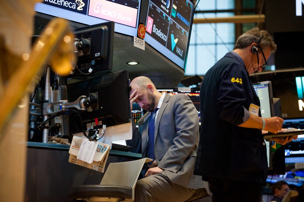 Traders work on the floor of the New York Stock Exchange (NYSE) in New York, U.S., on Monday, April 17, 2017. U.S. stocks rebounded from a weekly slide, while the dollar weakened as traders returned from a long weekend that failed to deliver major geopolitical events that threaten global growth. Photographer: Michael Nagle/Bloomberg Traders work on the floor of the New York Stock Exchange (NYSE) in New York, U.S., on Monday, April 17, 2017. U.S. stocks rebounded from a weekly slide, while the dollar weakened as traders returned from a long weekend that failed to deliver major geopolitical events that threaten global growth. Photographer: Michael Nagle/Bloomberg