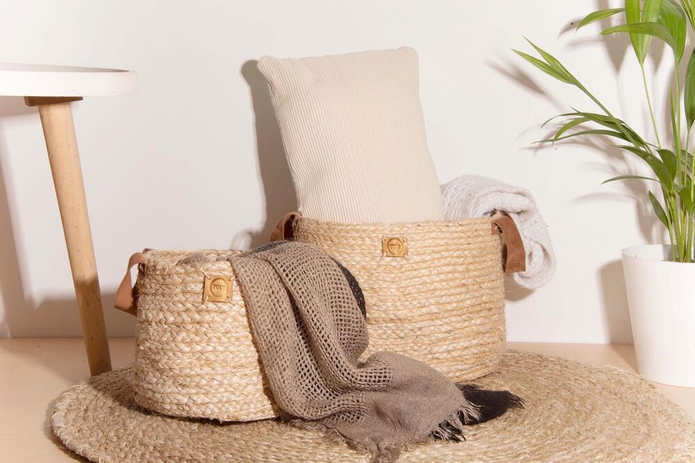 Las creaciones están elaboradas 100% a mano por mujeres artesanas de diferentes regiones de Guatemala. Las creaciones están elaboradas 100% a mano por mujeres artesanas de diferentes regiones de Guatemala.