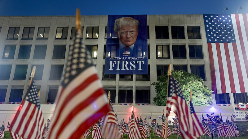 Trump pretende situarse en el centro de la atención en el Día de la Independencia de EE. UU. Trump pretende situarse en el centro de la atención en el Día de la Independencia de EE. UU.