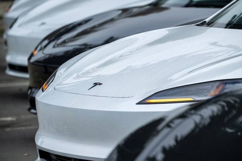 Vehículos eléctricos Tesla Model 3 en la tienda de la empresa en Colma, California. Foto: David Paul Morris/Bloomberg Vehículos eléctricos Tesla Model 3 en la tienda de la empresa en Colma, California. Foto: David Paul Morris/Bloomberg