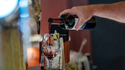 Setor de vinhos se mobiliza contra discurso de que qualquer consumo de álcool é nocivo Setor de vinhos se mobiliza contra discurso de que qualquer consumo de álcool é nocivo