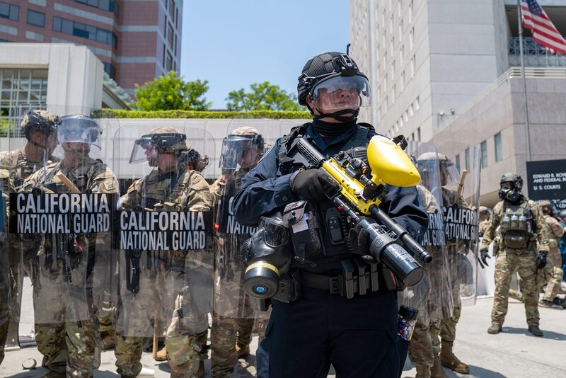 Los enfrentamientos se intensificaron el domingo por la noche, cuando algunos manifestantes cometieron actos de vandalismo y violencia, incluyendo la quema de autos. Los enfrentamientos se intensificaron el domingo por la noche, cuando algunos manifestantes cometieron actos de vandalismo y violencia, incluyendo la quema de autos.