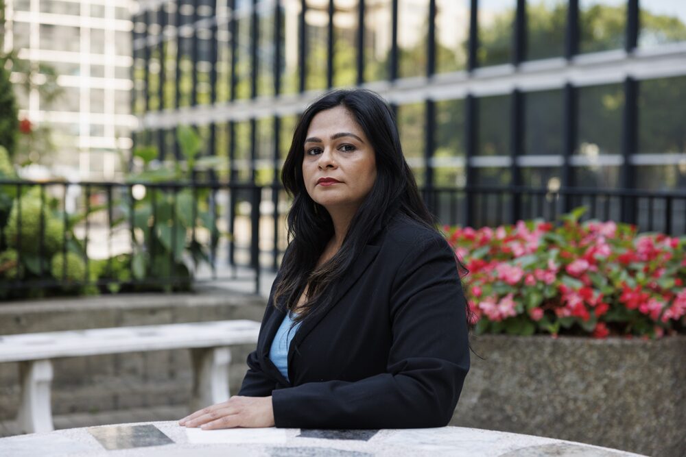 Munira Mistry, profesora universitaria teme perder su trabajo.. Fotógrafa: Angela Lewis/Bloomberg Munira Mistry, profesora universitaria teme perder su trabajo.. Fotógrafa: Angela Lewis/Bloomberg
