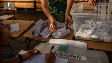 Economia fraca e segurança: os temas que devem ditar o rumo do segundo turno no Chile Economia fraca e segurança: os temas que devem ditar o rumo do segundo turno no Chile