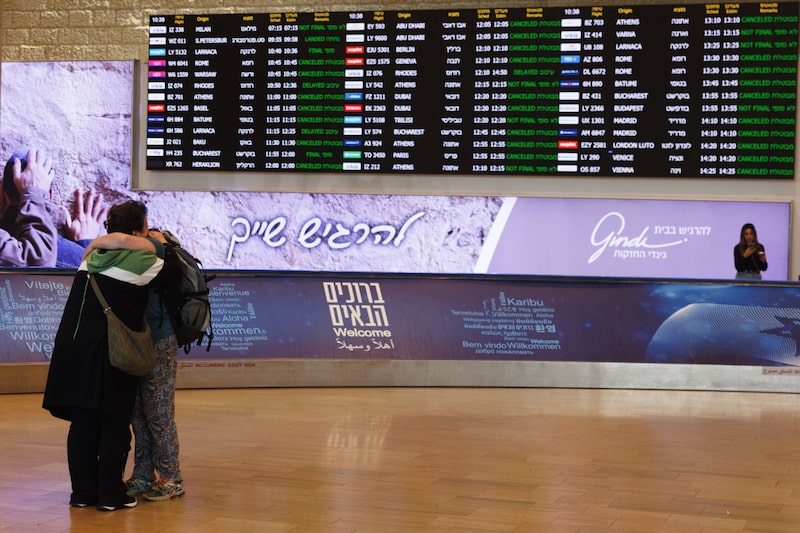 Aeroporto de Tel-Aviv. Na melhor das hipóteses, a escalada deve arrefecer e conter mais danos à economia (Foto: Kobi Wolf/Bloomberg) Aeroporto de Tel-Aviv. Na melhor das hipóteses, a escalada deve arrefecer e conter mais danos à economia (Foto: Kobi Wolf/Bloomberg)