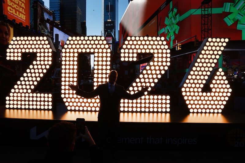 Seven-Foot Tall "2026" Numerals Arrive In Times Square Ahead Of New Years Eve Seven-Foot Tall "2026" Numerals Arrive In Times Square Ahead Of New Years Eve