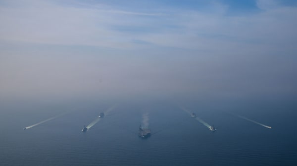 EE.UU. intercepta superpetroleros iraníes mientras Teherán mantiene Ormuz cerrado EE.UU. intercepta superpetroleros iraníes mientras Teherán mantiene Ormuz cerrado