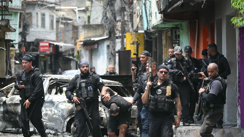 Bancos brasileiros buscam lições no México após EUA apontarem PCC e CV como terroristas Bancos brasileiros buscam lições no México após EUA apontarem PCC e CV como terroristas