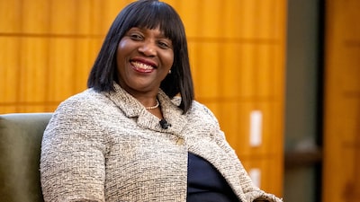 Trump no podrá destituir por ahora a la gobernadora de la Fed Lisa Cook Trump no podrá destituir por ahora a la gobernadora de la Fed Lisa Cook