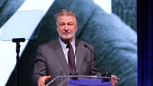 Presentarán cargos contra Alec Baldwin por el tiroteo fatal en el set de “Rust” Presentarán cargos contra Alec Baldwin por el tiroteo fatal en el set de “Rust”