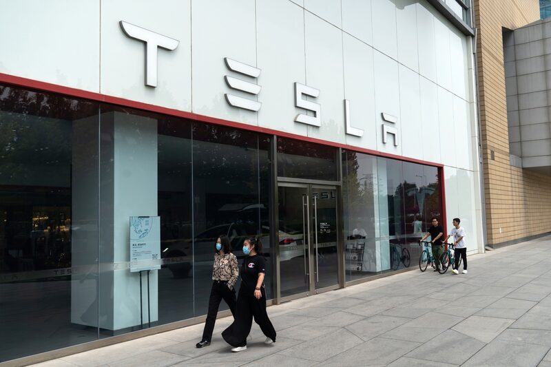 Tesla Store in Beijing As Musk Starts Second Day of China Visit After Emphasizing Ties Tesla Store in Beijing As Musk Starts Second Day of China Visit After Emphasizing Ties