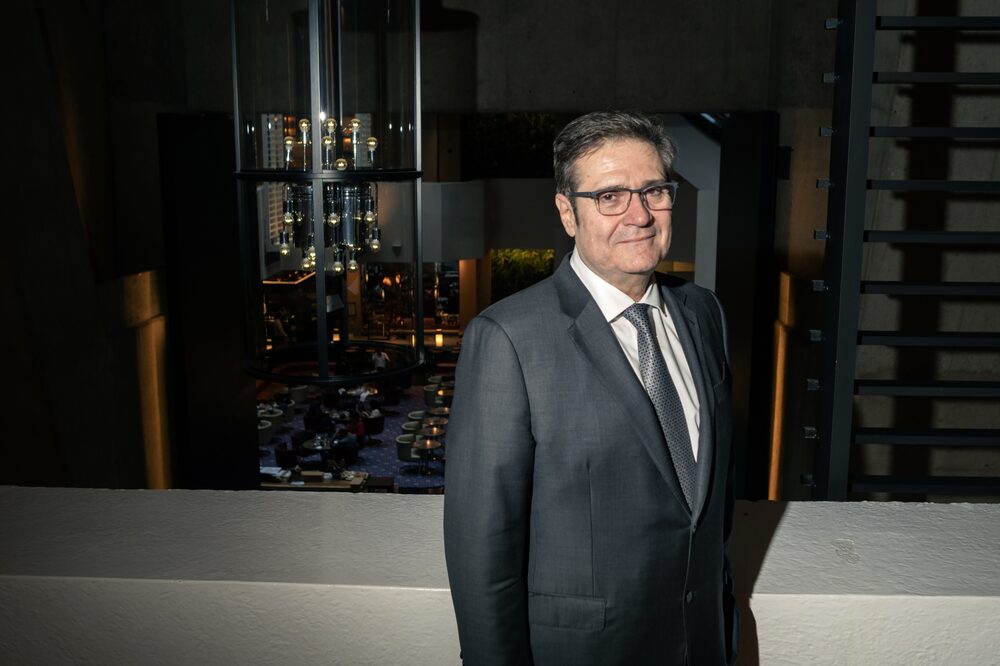 Agustin Coppel, CEO da Coppel, rede varejista que desafia Amazon e Mercado Livre com uma aposta que inclui uma extensa rede de lojas físicas no México  Agustin Coppel, CEO da Coppel, rede varejista que desafia Amazon e Mercado Livre com uma aposta que inclui uma extensa rede de lojas físicas no México