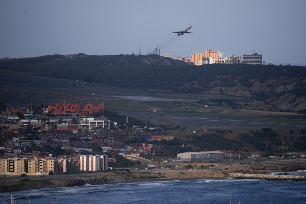 Um avião decola do Aeroporto Internacional Simón Bolívar, em Maiquetía, Venezuela, em 30 de novembro de 2025 (Foto: Bloomberg) Um avião decola do Aeroporto Internacional Simón Bolívar, em Maiquetía, Venezuela, em 30 de novembro de 2025 (Foto: Bloomberg)
