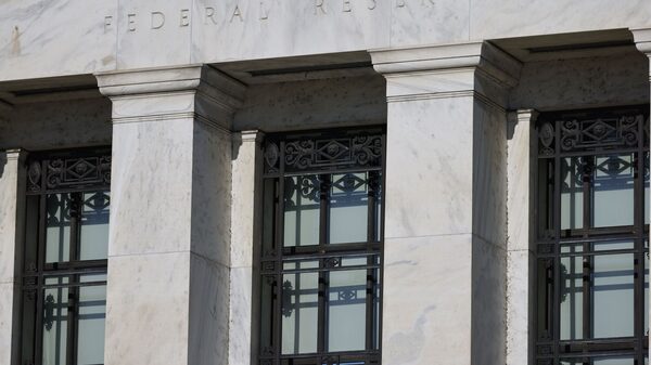 Daybreak: Fed evalúa reglas para bancos medianos; Crisis en Bolivia Daybreak: Fed evalúa reglas para bancos medianos; Crisis en Bolivia