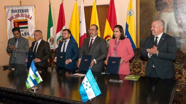 Honduras firma adhesión al CAF para diversificar sus fuentes de financiamiento Honduras firma adhesión al CAF para diversificar sus fuentes de financiamiento