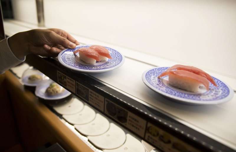 Incidentes podem acabar com o negócio de sushi na esteira no Japão Incidentes podem acabar com o negócio de sushi na esteira no Japão