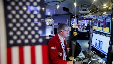 S&P 500 cayó arrastrado por las tecnológicas, mientras el oro y el petróleo se fortalecieron S&P 500 cayó arrastrado por las tecnológicas, mientras el oro y el petróleo se fortalecieron