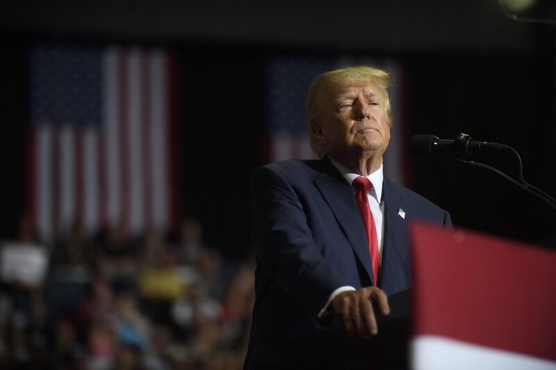 El expresidente Donald Trump habla en un Rally Save America para apoyar a los candidatos republicanos que se postulan para cargos estatales y federales en el estado en el Centro Covelli el 17 de septiembre de 2022 en Youngstown, Ohio. (Foto de Jeff Swensen/Getty Images) El expresidente Donald Trump habla en un Rally Save America para apoyar a los candidatos republicanos que se postulan para cargos estatales y federales en el estado en el Centro Covelli el 17 de septiembre de 2022 en Youngstown, Ohio. (Foto de Jeff Swensen/Getty Images)