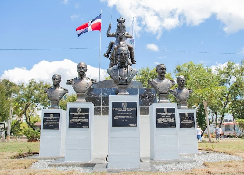 Monumento a Los Restauradores, en Santo Domingo Este. Monumento a Los Restauradores, en Santo Domingo Este.