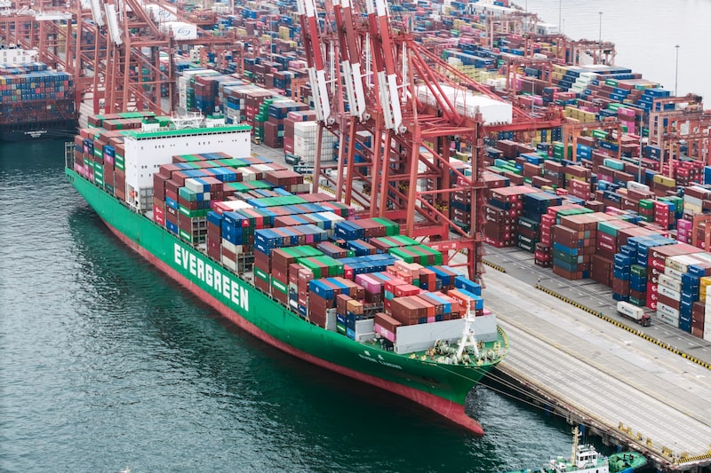 A melhora nos embarques para o exterior veio após uma desaceleração surpreendentemente acentuada nas exportações da China durante o primeiro mês da guerra A melhora nos embarques para o exterior veio após uma desaceleração surpreendentemente acentuada nas exportações da China durante o primeiro mês da guerra