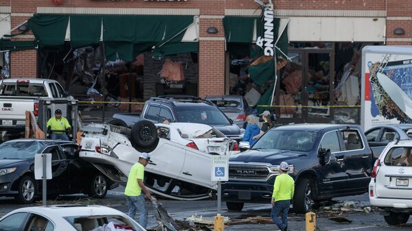 Nueva York se enfrenta a un posible tornado aislado tras la tormenta que azotó el medio oeste Nueva York se enfrenta a un posible tornado aislado tras la tormenta que azotó el medio oeste