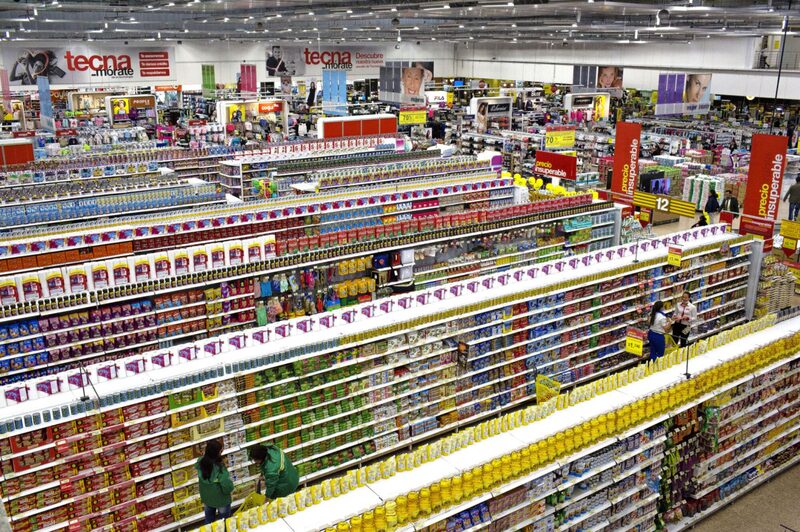 Artículos a la venta en los estantes de una tienda de Almacenes Éxito SA en Bogotá, Colombia, el jueves 20 de abril de 2017. L Artículos a la venta en los estantes de una tienda de Almacenes Éxito SA en Bogotá, Colombia, el jueves 20 de abril de 2017. L