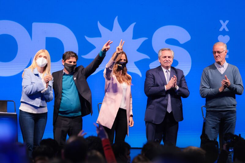 El presidente Alberto Fernández y el gobernador Axel Kicillof junto a los candidatos bonaerenses. El presidente Alberto Fernández y el gobernador Axel Kicillof junto a los candidatos bonaerenses.