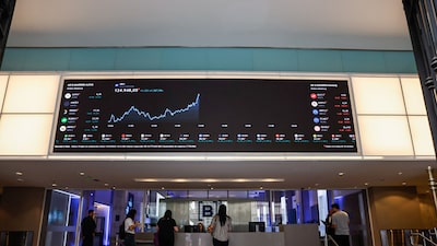 Ibovespa sobe 1% após decisões de juros, com guerra no radar; dólar recua a R$ 4,98 Ibovespa sobe 1% após decisões de juros, com guerra no radar; dólar recua a R$ 4,98