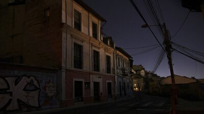 Equador enfrenta crise de energia com apagões diários e serviços irregulares Equador enfrenta crise de energia com apagões diários e serviços irregulares