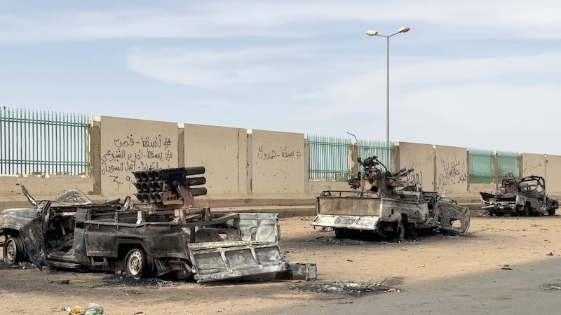 El ejército del país está enfrascado en un conflicto con un grupo paramilitar El ejército del país está enfrascado en un conflicto con un grupo paramilitar