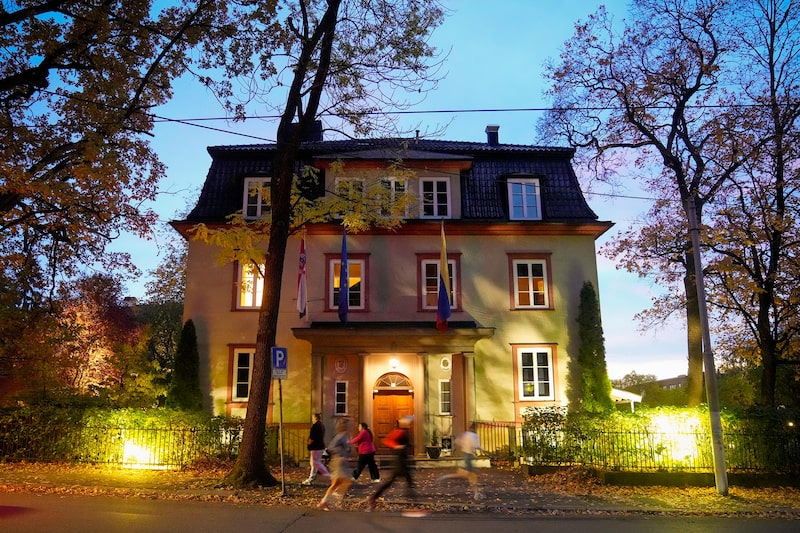 Esta foto tomada el 13 de octubre de 2025 muestra la embajada de Venezuela en Oslo después de que fuera cerrada sin más explicaciones. Esta foto tomada el 13 de octubre de 2025 muestra la embajada de Venezuela en Oslo después de que fuera cerrada sin más explicaciones.