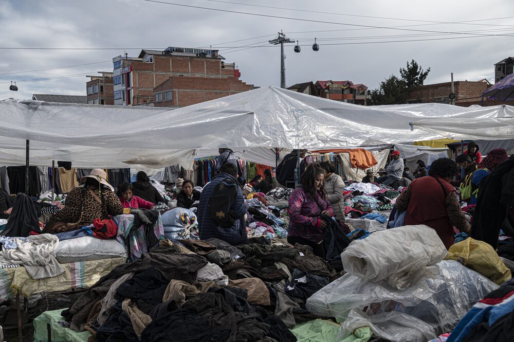 Mercado al aire libre en El Alto, Bolivia Mercado al aire libre en El Alto, Bolivia