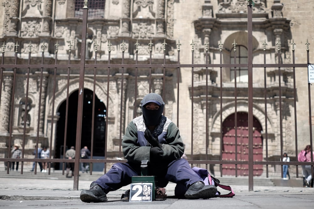 Un ciudadano en La Paz. Un ciudadano en La Paz.