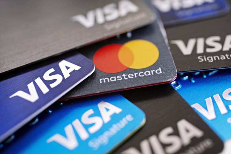 Visa y Mastercard podrían gestionar un acuerdo más amplio sobre comisiones, según un juez Visa y Mastercard podrían gestionar un acuerdo más amplio sobre comisiones, según un juez