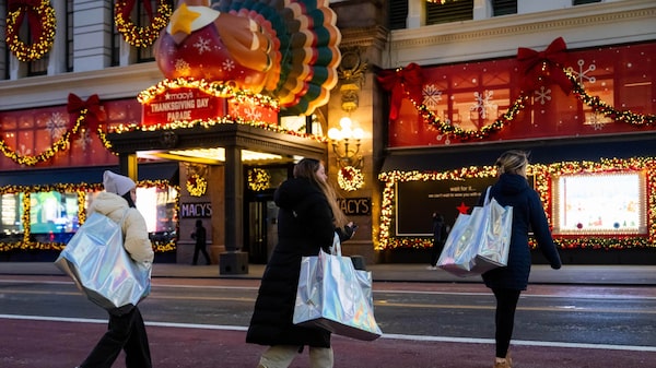 Ventas navideñas toman impulso en EE.UU., aunque el sector automotor frena el gasto Ventas navideñas toman impulso en EE.UU., aunque el sector automotor frena el gasto