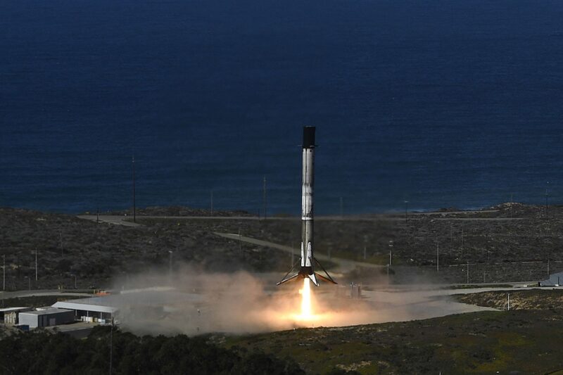 A UE está entrando em uma feroz corrida global para cobrir a Terra com satélites de órbita terrestre baixa A UE está entrando em uma feroz corrida global para cobrir a Terra com satélites de órbita terrestre baixa