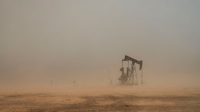 Petróleo sube mientras operadores evalúan la guerra y la posible liberación de reservas Petróleo sube mientras operadores evalúan la guerra y la posible liberación de reservas