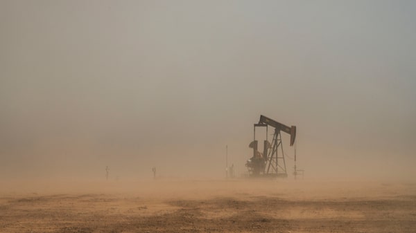 Petróleo sube mientras operadores evalúan la guerra y la posible liberación de reservas Petróleo sube mientras operadores evalúan la guerra y la posible liberación de reservas