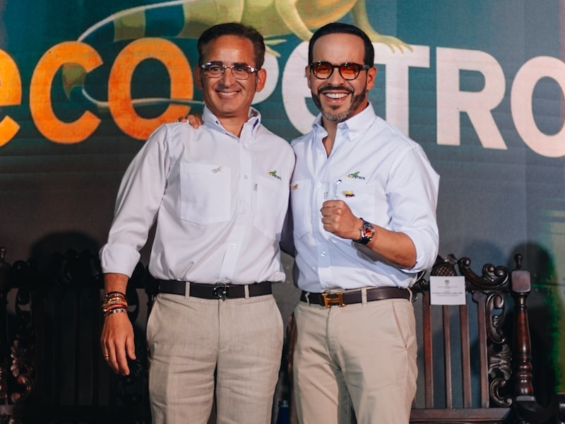 En la ceremonia del Renacer de Ecopetrol, está Joaquín Gutiérrez como nuevo presidente de la compañía y el presidente Abelardo de la Espriella. En la ceremonia del Renacer de Ecopetrol, está Joaquín Gutiérrez como nuevo presidente de la compañía y el presidente Abelardo de la Espriella.