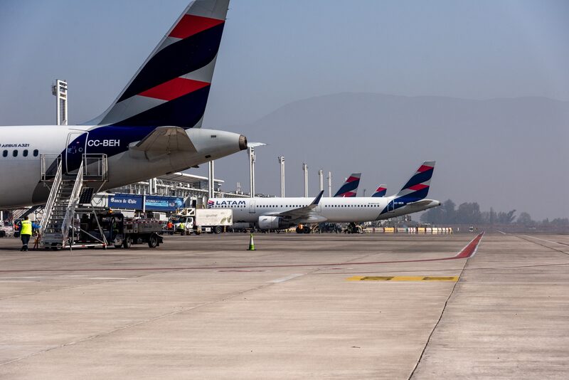 Ganancias de Latam Airlines se disparan en el cuarto trimestre y alcanzan récord anual. Ganancias de Latam Airlines se disparan en el cuarto trimestre y alcanzan récord anual.