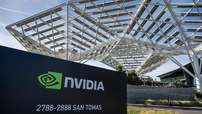 Nvidia negocia com desconto de até 50% por temor exagerado com riscos de IA, diz BofA Nvidia negocia com desconto de até 50% por temor exagerado com riscos de IA, diz BofA
