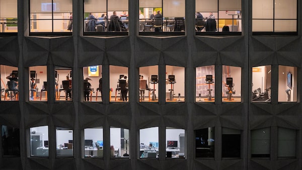 Fim do assistente executivo? IA acelera cortes em consultorias e bancos Fim do assistente executivo? IA acelera cortes em consultorias e bancos